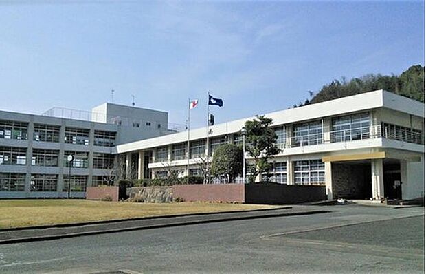 久山町立久山中学校(約2,050m)