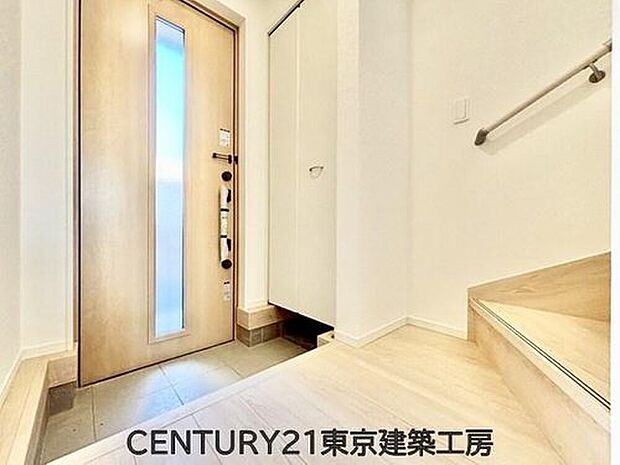 住まいの顔とも言われているのが玄関です。清潔感のある玄関は、それだけで住まい全体の印象を大幅にアップさせてくれます。気持ちよく利用することができるでしょう。