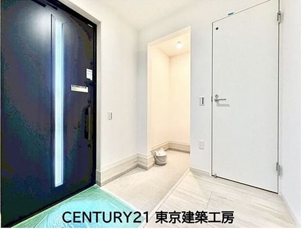 ◇住まいの第一印象を決める玄関は、清潔感のある明るい空間。毎日の出入りも気持ちよく過ごせそうです。