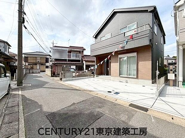敷地内には駐車スペース2台分を完備したゆとりある住まい。