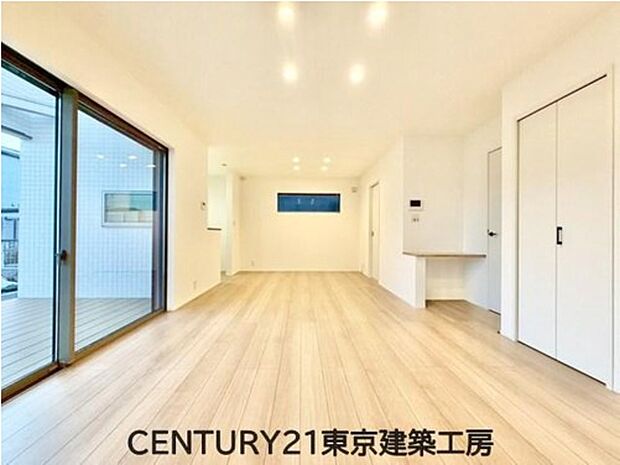 ◇採光良好なリビングは、ご家族の憩いの空間。居心地の良い快適な安らぎの場所にもなりそうです。

