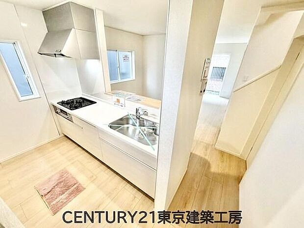 ◇対面式を採用したキッチンですので、リビングで寛ぐご家族をいつも感じられます。会話を楽しみながら家事ができます。