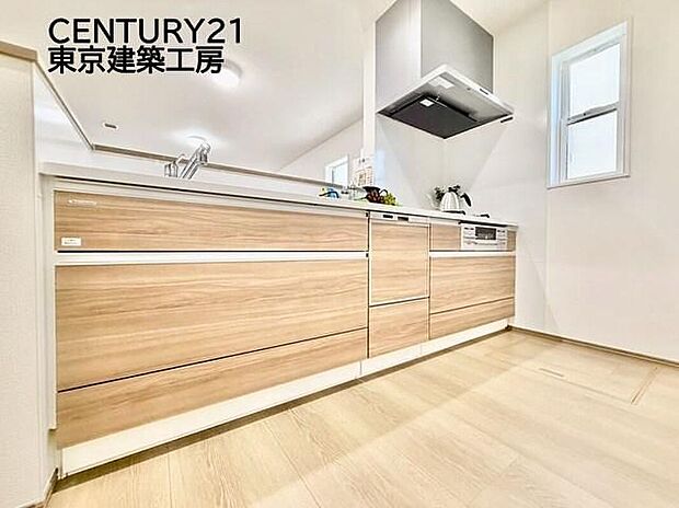 ◇対面式を採用したキッチンですので、リビングで寛ぐご家族をいつも感じられます。会話を楽しみながら家事ができます。