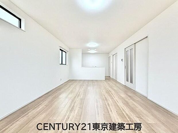 ◇採光良好なリビングは、ご家族の憩いの空間。居心地の良い快適な安らぎの場所にもなりそうです。

