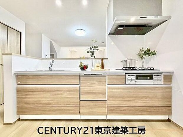 ◇対面式を採用したキッチンですので、リビングで寛ぐご家族をいつも感じられます。会話を楽しみながら家事ができます。