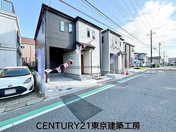広い前面道路で駐車もスムーズです。