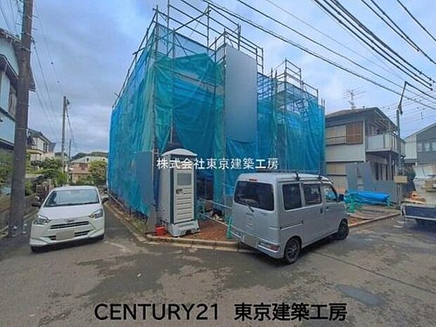 4LDKのゆとりある間取りに駐車スペース2台分を確保。ご家族が集うLDKは17帖以上の広々とした空間で、パントリーやウォークインクローゼットも備え、収納も充実しています。