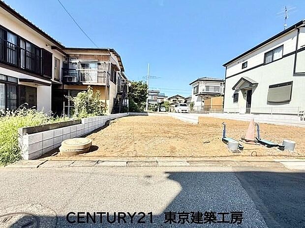 前面が南側道路のため、遮るものが少なく開放感があります。