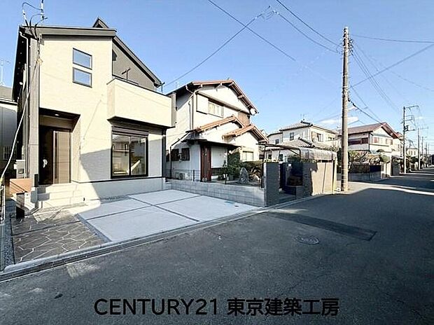 【現地外観写真】閑静な住宅街の雰囲気を感じながら、生活利便施設も身近に利用しやすい第一種住居地域。穏やかな街並みの中で、ゆったりとした暮らしを叶えます。