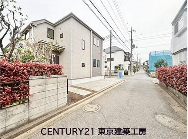 【前面道路含む現地写真】◆第一種低層住宅専用地域で日当たりの良い住まい。
◆落ち着いた街並みで、家族の暮らしを大切にする方におすすめです。