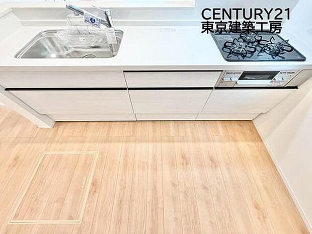 【同形状・同仕様写真(キッチン）】対面式を採用したキッチンですので、リビングで寛ぐご家族をいつも感じられます。会話を楽しみながら家事ができます。
