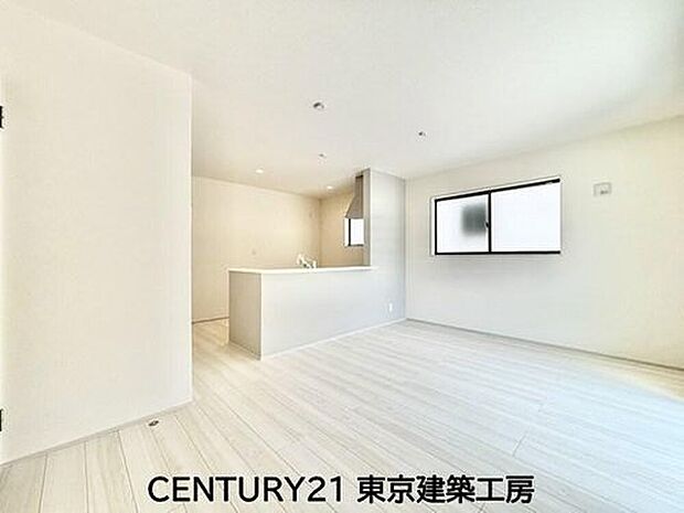 【リビング】◇採光良好なリビングは、ご家族の憩いの空間。居心地の良い快適な安らぎの場所にもなりそうです。