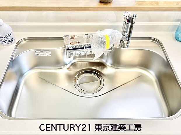 【【同施工会社の施工イメージになります】】【同仕様】◇調理がはかどるシステムキッチン♪収納豊富で、シンクも作業スペースも広いのでスムーズに料理ができますね。３口コンロ、グリル付き。

