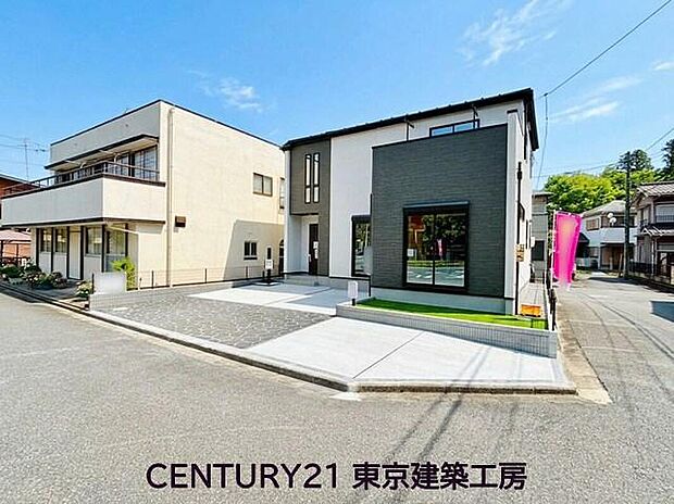 【前面道路含む現地写真】静かな街並みで、落ち着いて暮らせる第一種低層住居専用地域！角地のため日当たり、風通し良好！開放感抜群です！