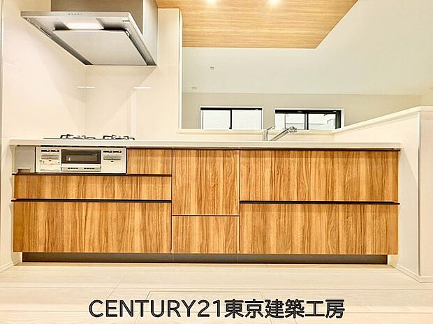 【キッチン】◇対面式を採用したキッチンですので、リビングで寛ぐご家族をいつも感じられます。会話を楽しみながら家事ができます。