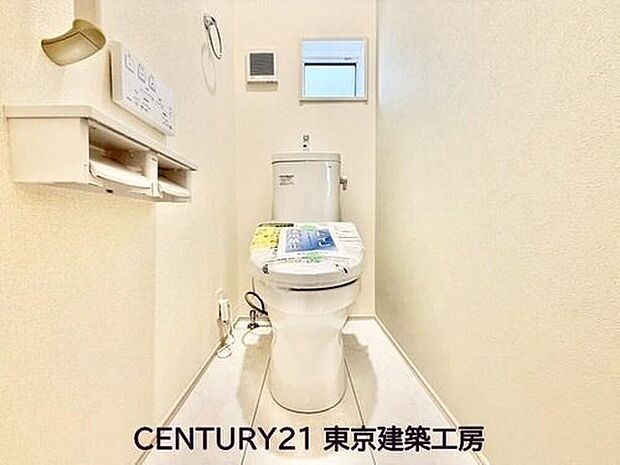 【トイレ】トイレを癒しの空間と考える人は少なくありません。だからこそ、寛げる場所であってほしいと思っている人も多いでしょう。機能面でも癒しや寛ぎの空間に相応しいトイレとなっています。