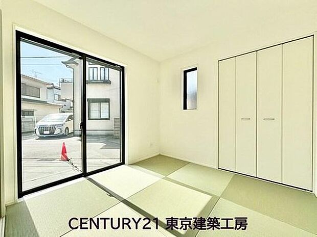 【和室】◇リビング横に和室がございます♪押入もあるので季節外れの布団などを収納できます。ちょっとしたお昼寝や、来客時にも便利な空間です。

