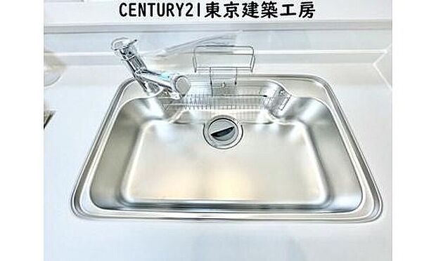 【同形状・同仕様写真(キッチン)】【同仕様】
収納が魅力のシステムキッチン♪3口コンロ、グリル付き。
