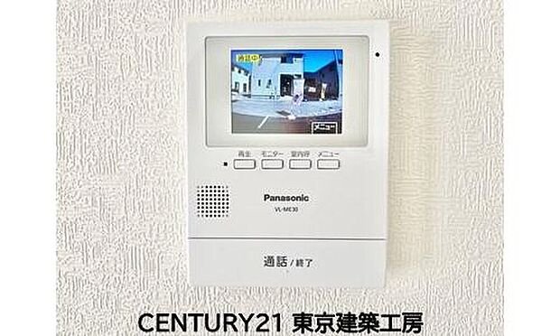 【【TVモニター付きインターホン】【同仕様】】外出中も来訪者をカラー画面と音声でしっかり録画します。在宅時にも鮮明なモニターでしっかり相手を確認できます！防犯のスタート、安心の一歩は玄関からですね。

