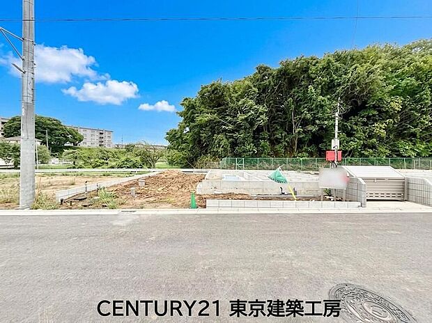 【現地外観写真】◆４LDK＋駐車スペース２台分ございます！
