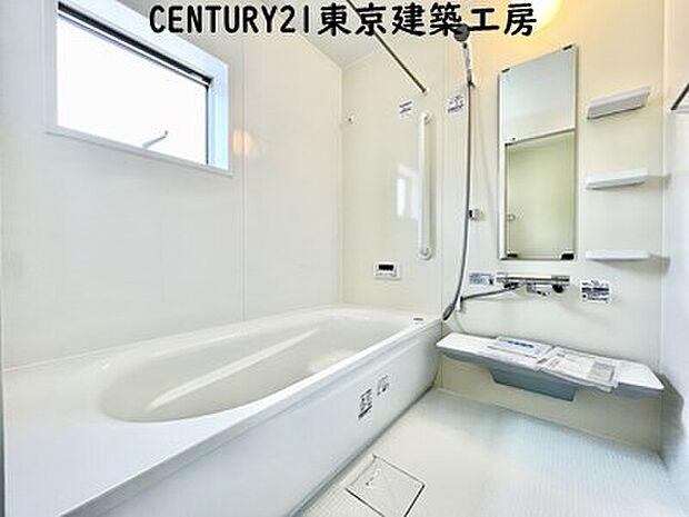 【【同施工会社の施工イメージになります】】【同仕様】◇窓付きのバスルーム。陽射し差し込む明るい環境は、日中の入浴も気持ち良くお使い頂けそうです。また、換気環境も良好です。

