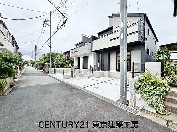 【前面道路含む現地写真】南向きで、陽光あふれる住まいです