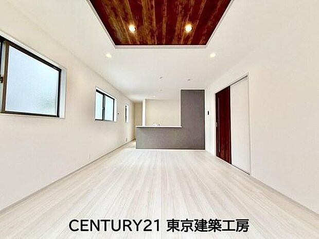 【リビング】採光良好なリビングは、ご家族の憩いの空間。居心地の良い快適な安らぎの場所にもなりそうです。