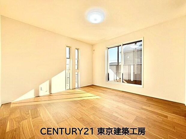 【リビング以外の居室】採光良好な洋室は全居室、複層ガラスの遮熱効果と断熱効果で、一年中快適に過ごせます♪