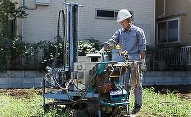 【【地盤調査】】基礎着工前に地盤調査会社による地盤調査を行っています。調査結果を元に、必要に応じた地盤補強等を実施し、不同沈下しない様対策をとっております。