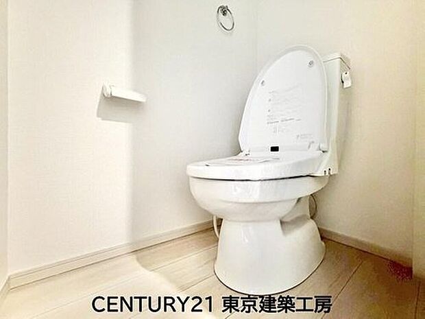 【トイレ】◇汚れやすいトイレだからこそ、清潔感のあるホワイトで統一しています。より綺麗な状態をキープしたいと思えるでしょう♪