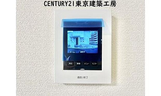 【TVモニター付きインターホン】外出中も来訪者をカラー画面と音声でしっかり録画します。在宅時にも鮮明なモニターでしっかり相手を確認できます!防犯のスタート、安心の一歩は玄関からですね。