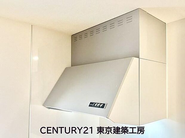 【同形状・同仕様写真(キッチン)】◇調理がはかどるシステムキッチン♪収納豊富で、シンクも作業スペースも広いのでスムーズに料理ができますね。3口コンロ、グリル付き。