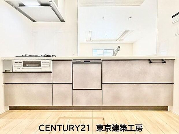 【キッチン】◇対面式を採用したキッチンですので、リビングで寛ぐご家族をいつも感じられます。会話を楽しみながら家事ができます。