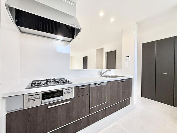 ■シンプルで機能的、毎日使いやすいキッチン