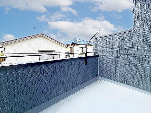 3号棟  ■ 季節の移ろいを感じられる開放的な空間です
