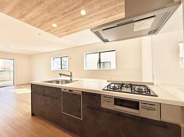 ■シンプルで機能的、毎日使いやすいキッチン