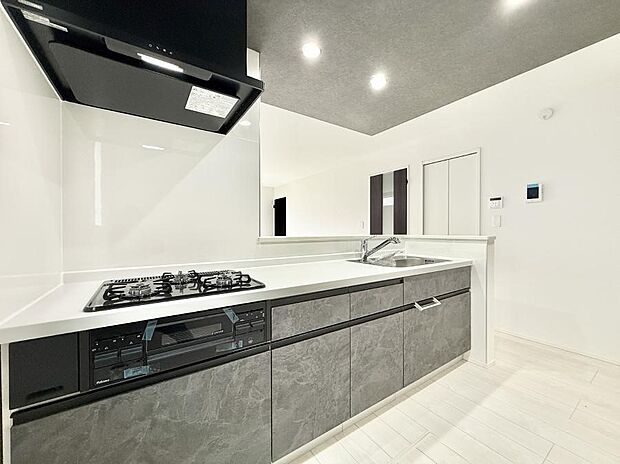 ■シンプルで機能的、毎日使いやすいキッチン