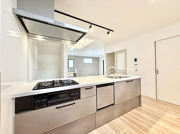 ■シンプルで機能的、毎日使いやすいキッチン