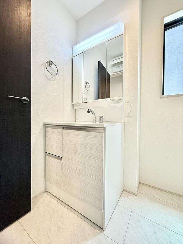 【洗面台・洗面所】■朝の準備がスムーズにできる広さです