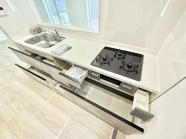 【キッチン】■家族の絆を深める、温もりのあるキッチン