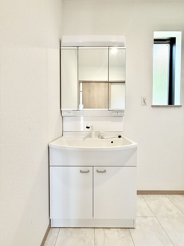 【洗面台・洗面所】■明るい洗面所は毎朝の歯磨きも楽しくできちゃいそうです♪