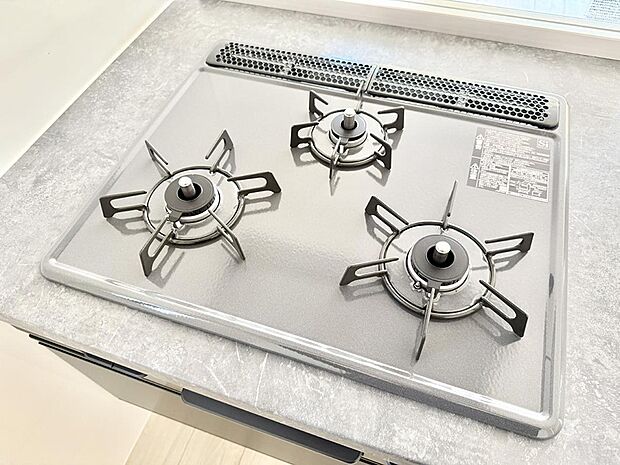 【3口ガスコンロ】■一度に多くの料理ができ便利で効率的