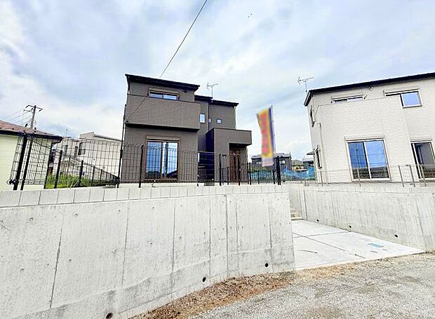 【現地外観写真】■家族みんなが笑顔で過ごせる、安心感のある住まい