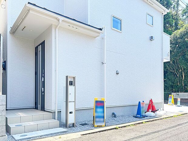 【現地外観写真】■家族みんなが笑顔で過ごせる、安心感のある住まい