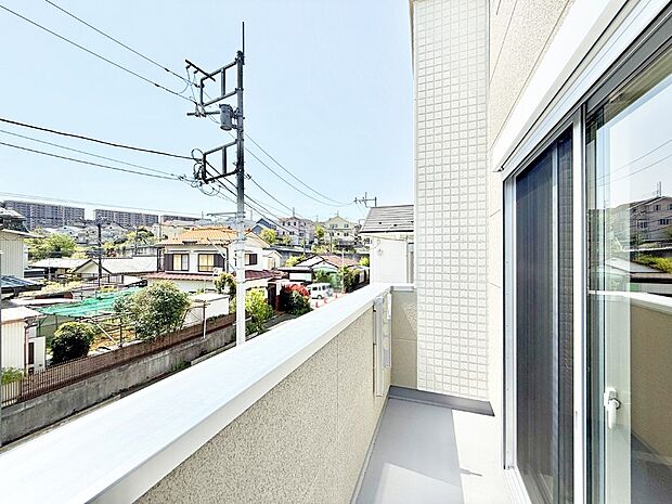 【バルコニー】■ 自然を身近に感じる、開放的なバルコニー