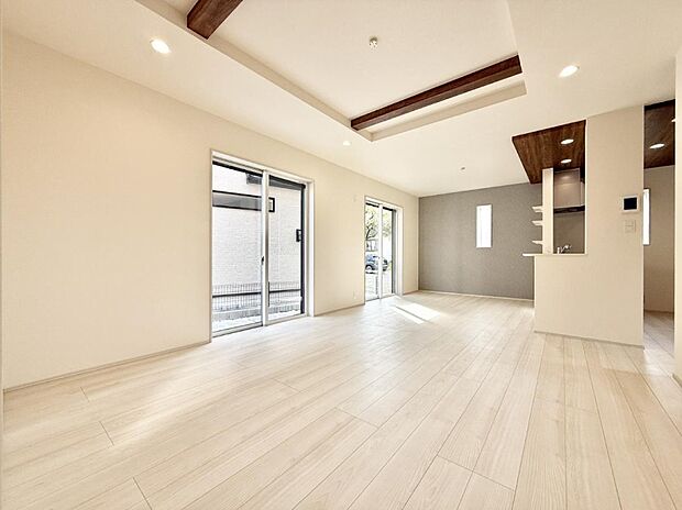 【リビング】■家族の時間を彩る、快適で癒される空間