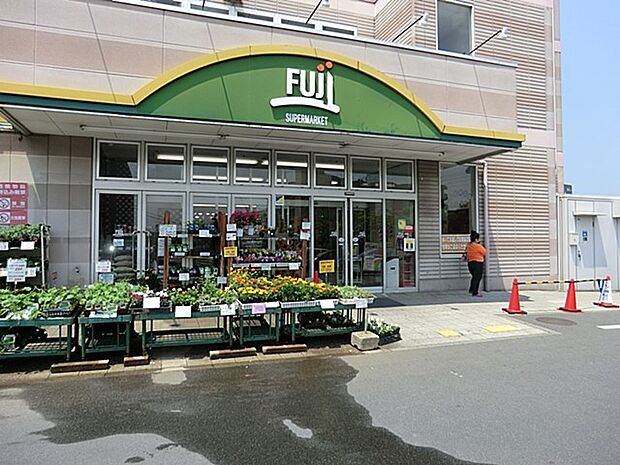 FUJIスーパー戸室店（約950m・徒歩12分）