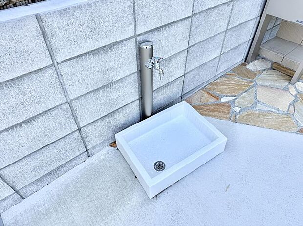 【その他現地】■ガーデニングや洗車などの際に大活躍な屋外立水栓