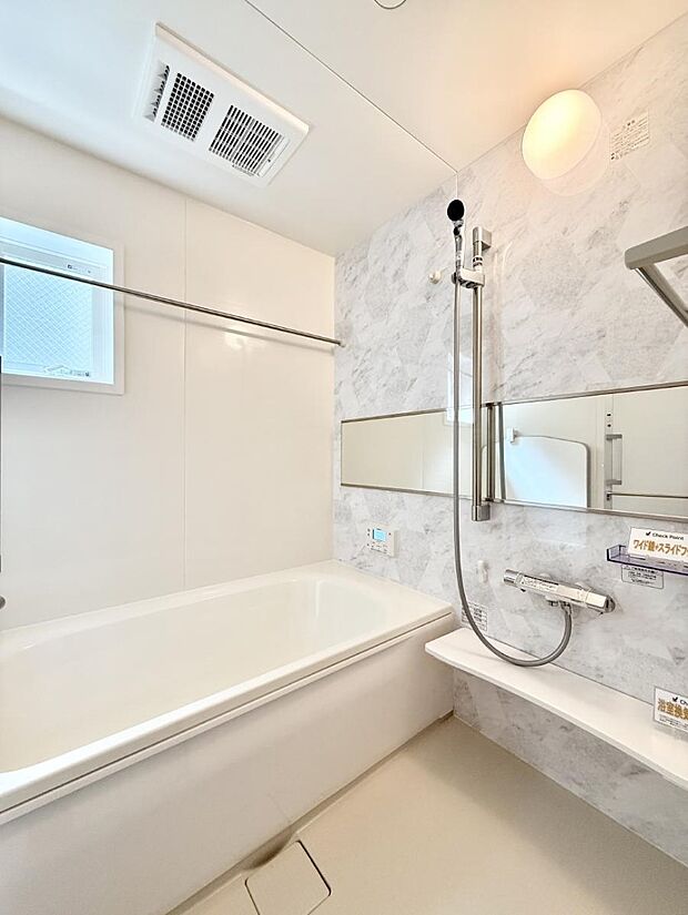 【浴室】■家族みんなが気持ちよく使える設計です