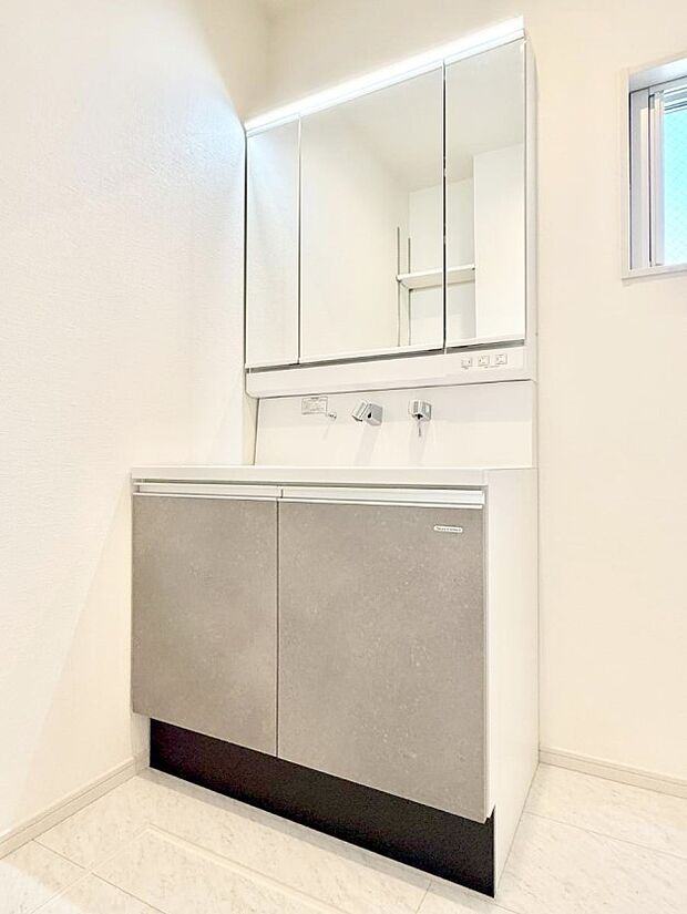 【洗面台・洗面所】■家族みんなが使いやすい配置です